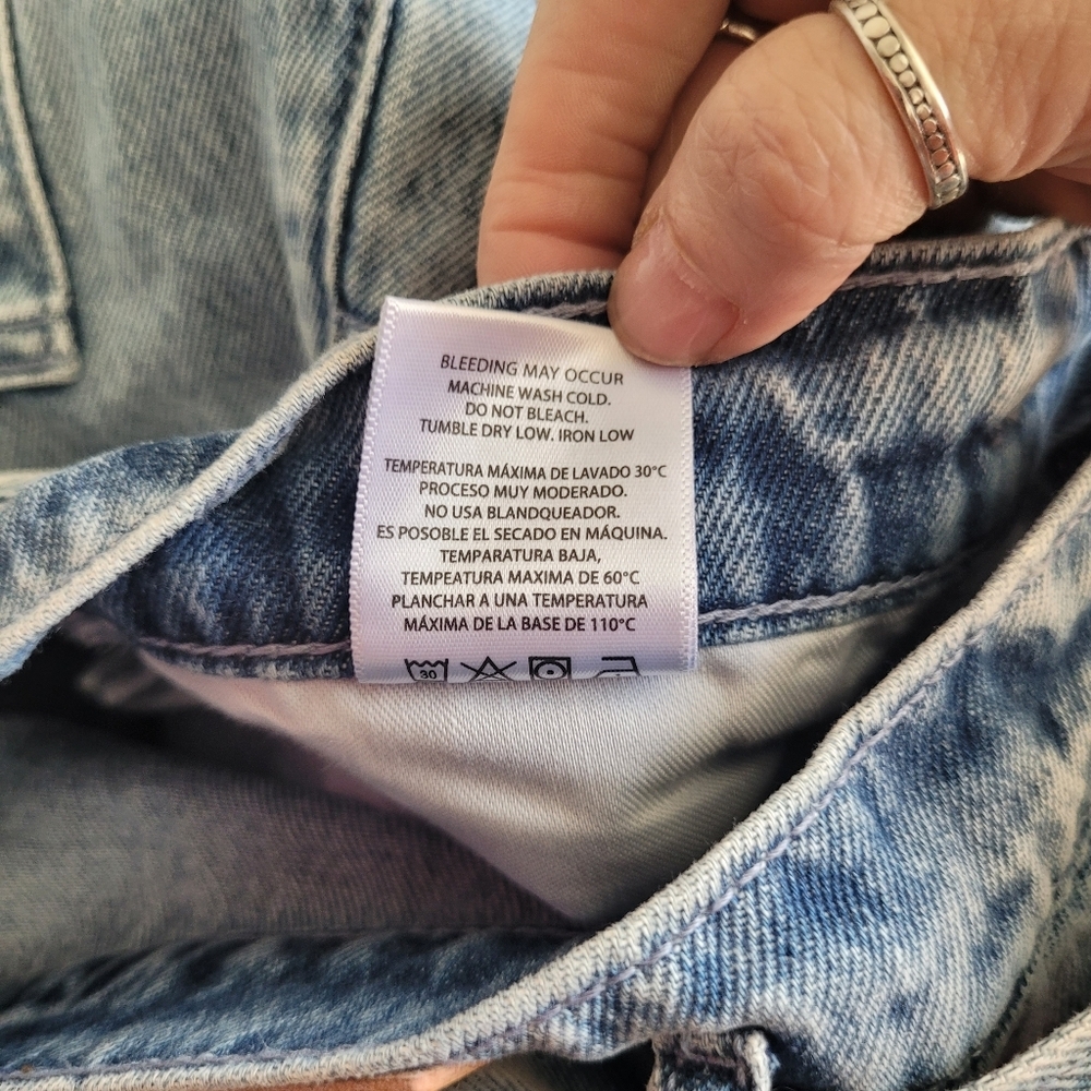 Hidden Women’s Distressed Jeans Size 30 Light Wash Classic 32" Wideleg with belt - Picture 9 of 9